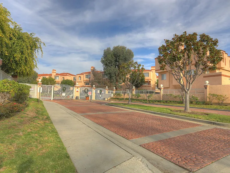 3101 Plaza Del Amo #63 — Photo 29