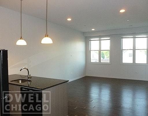 3rd image of 2550 N Clybourn Ave