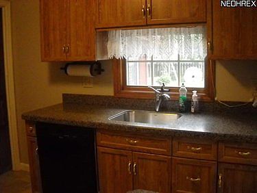 5th image of 217 Maplelawn Dr