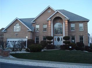 372 Cobblestone Cir, Mc Kees Rocks, PA 15136