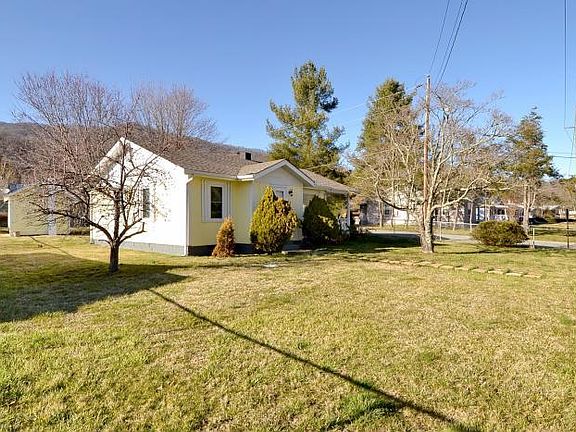 Full fenced in yard