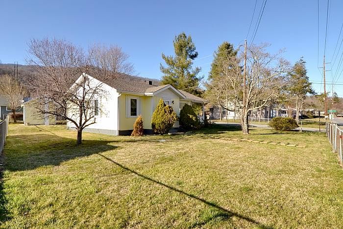 Full fenced in yard