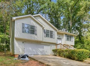 215 Pinehurst Dr, Stockbridge, GA 30281