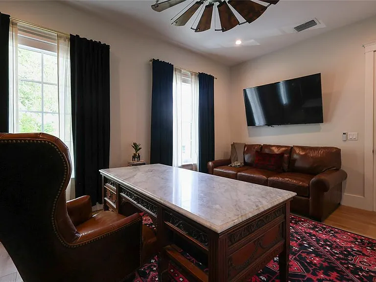 2402 W Parkland Blvd — Photo 30