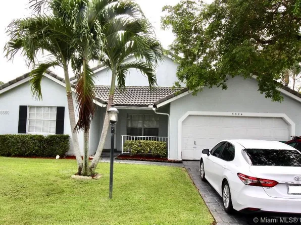 5324 Pine Cir, Coral Springs, FL 33067