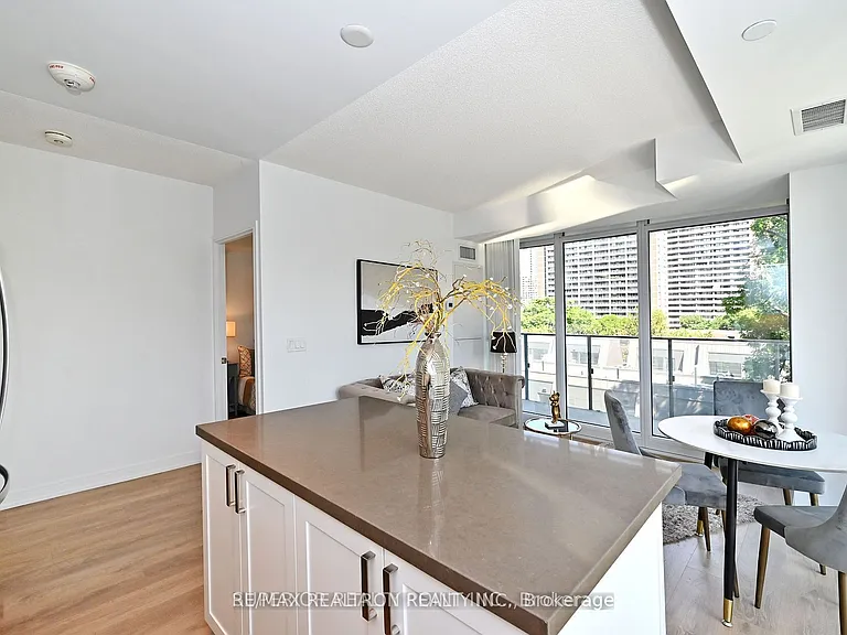 50 Wellesley St E #704 — Photo 4