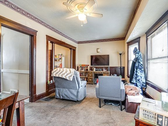 4th image of 9817 Gambier Ave