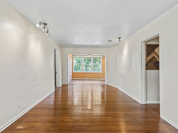 5th image of 212 SE Kalash Rd