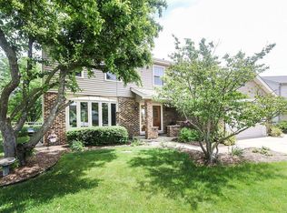 901 E Point Dr, Schaumburg, IL 60193