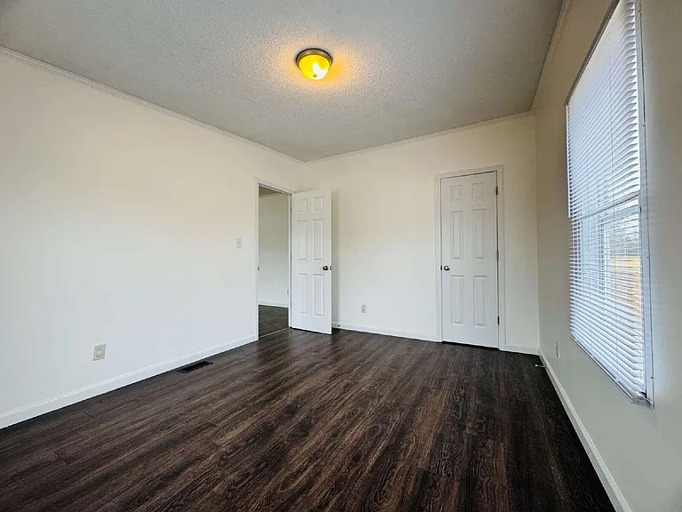 61 Lexington Ln — Photo 12