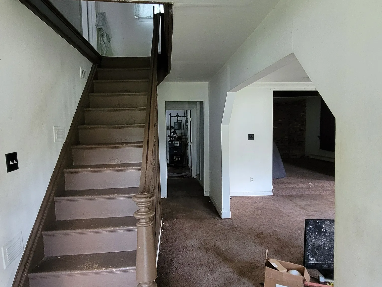 39 Vernon Avenue - 1 — Photo 4