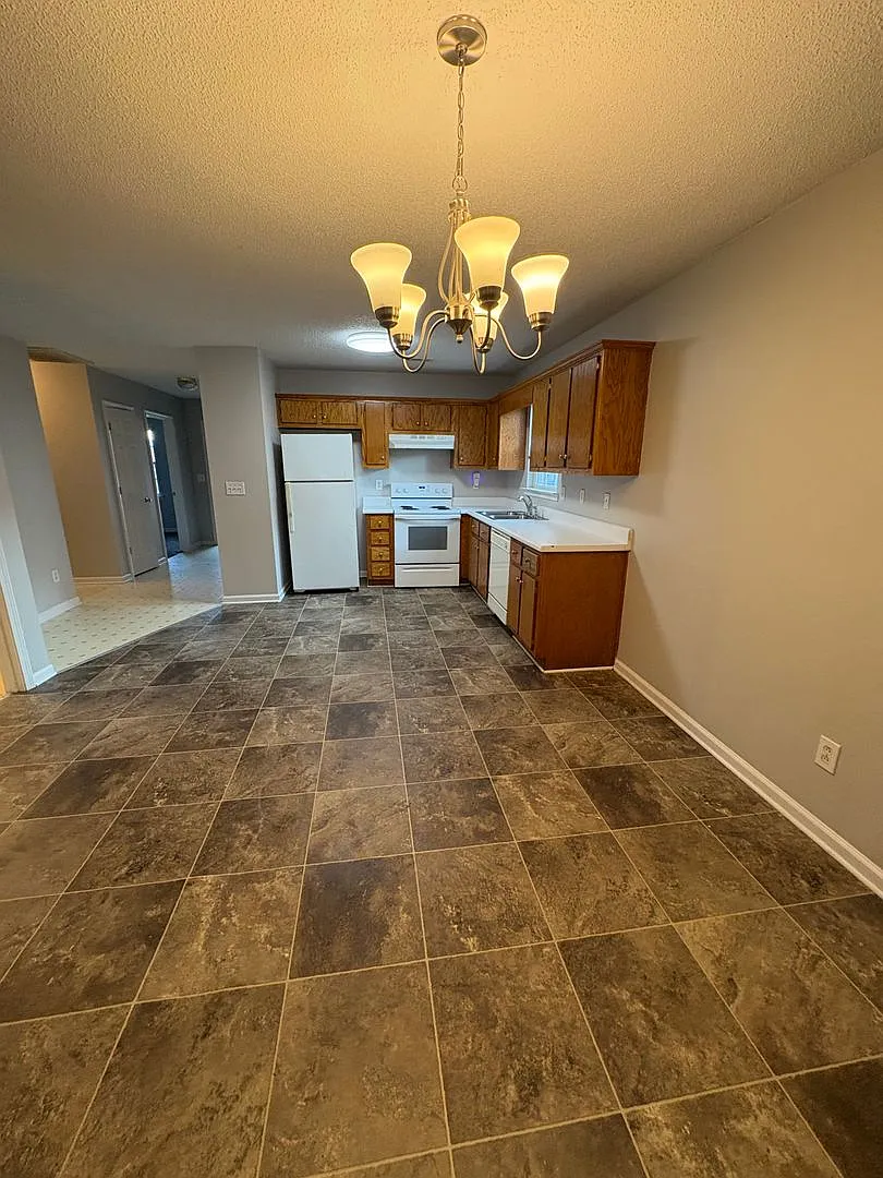 46-48 Heritage Way — Photo 2