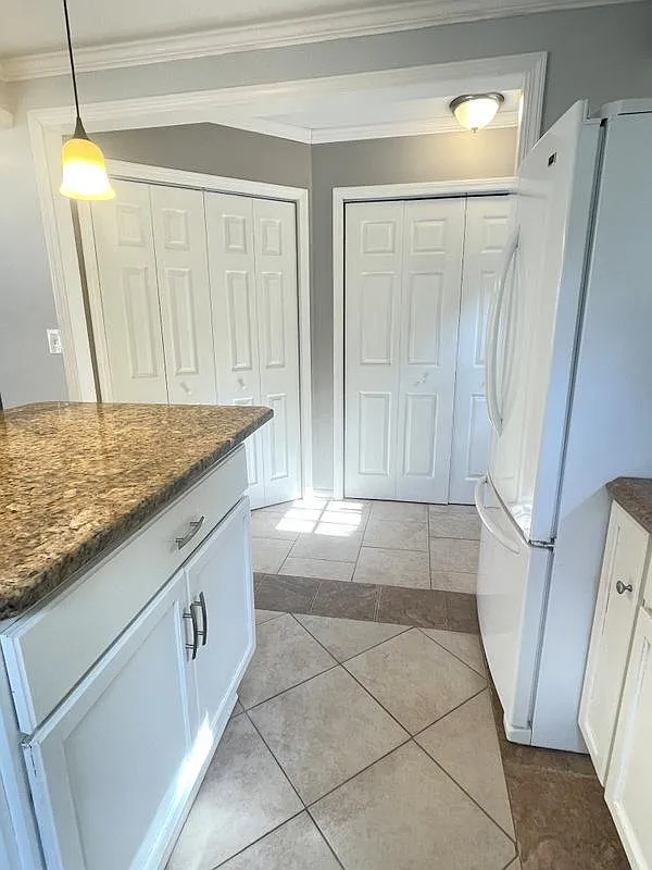 3 bed, 960 sqft, $1,700 — Photo 2