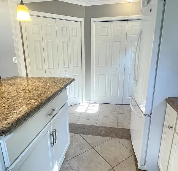 4705 Oak Grove Rd — Photo 2