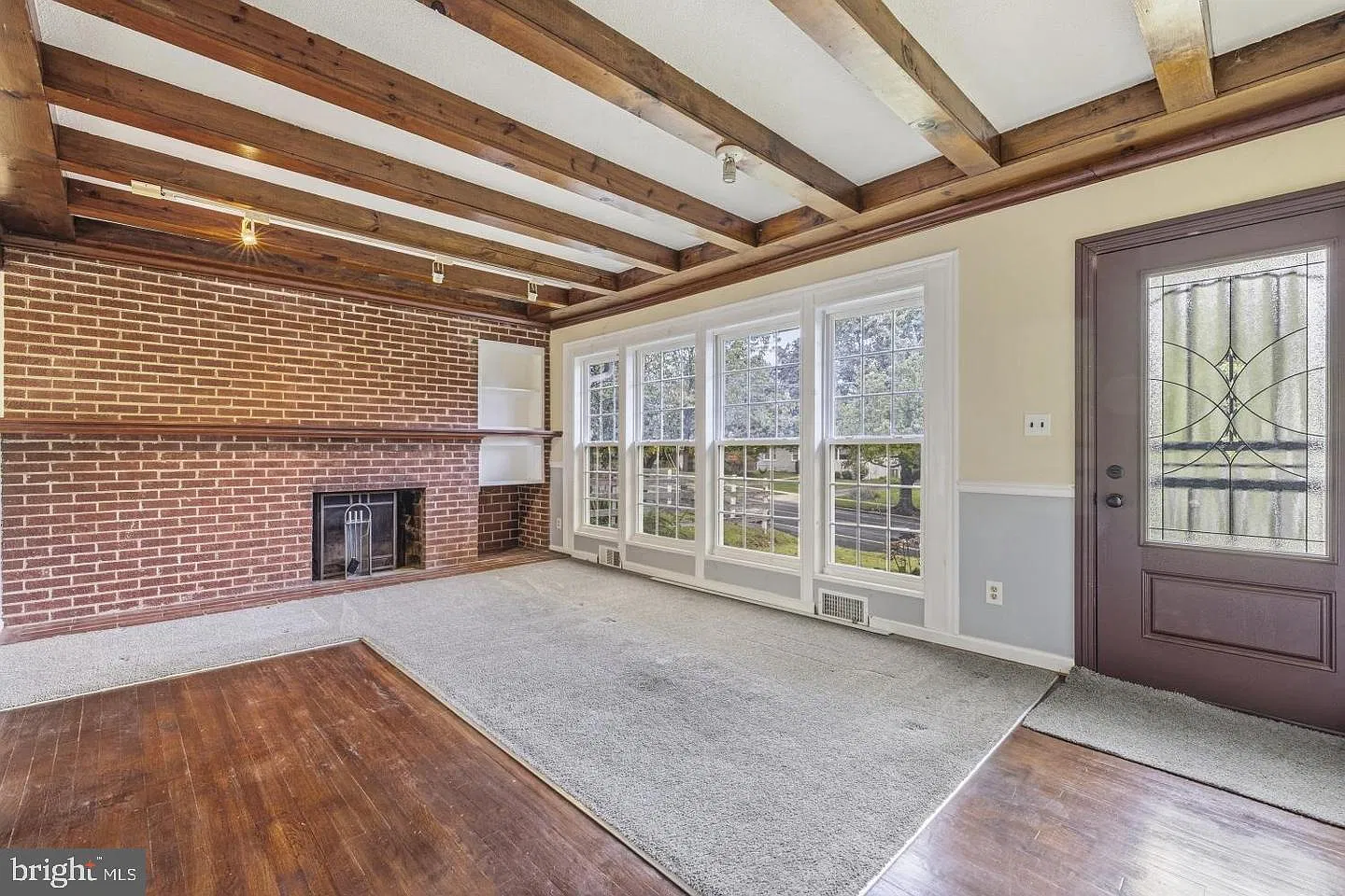 5 bed, 2.0 bath, 2144 sqft, $3,800 — Photo 2