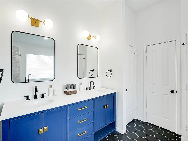 5832 Clear Creek Dr — Photo 16