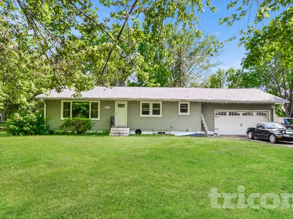 408 Riverview Dr, Monticello, MN 55362