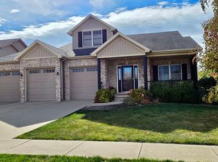 5101 Londonderry Rd, Bloomington, IL 61705