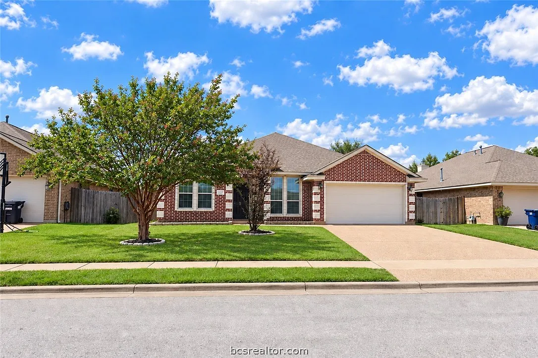 5 bed, 2297 sqft, $2,200 — Photo 1