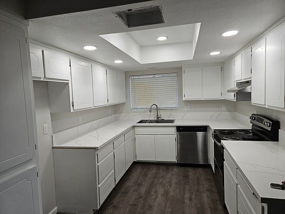 3rd image of 1464 Summit Dr