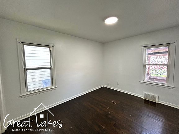 5th image of 21565 Blackmar Ave