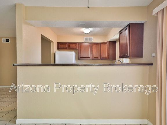 3rd image of 601 W Rio Salado Pkwy APT 102