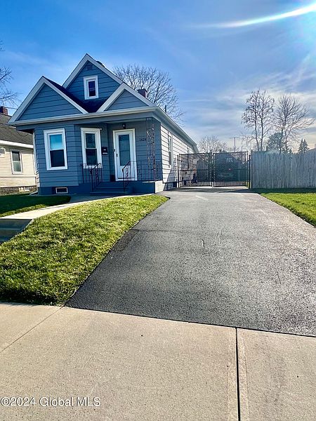 2nd image of 1624 Hawthorne Street