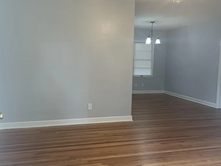 1000B 5th Ave — Photo 9