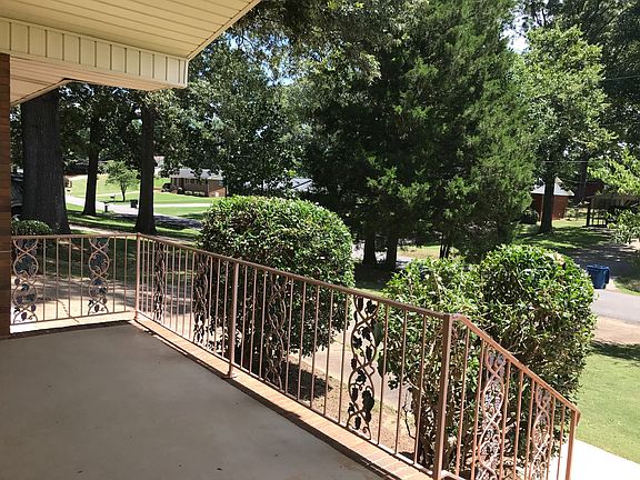 2nd image of 946 Boswell Dr