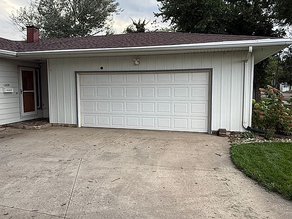 2nd image of 1209 E Erskine St