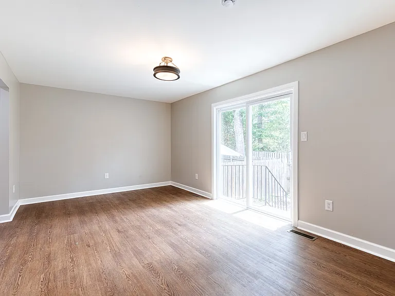 1869 Robin Ct — Photo 10
