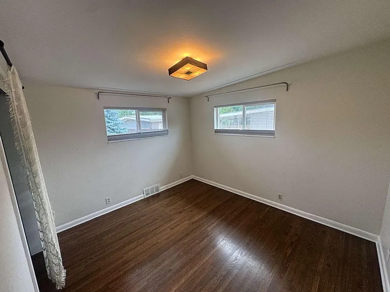 5390 S Greenwood St — Photo 14