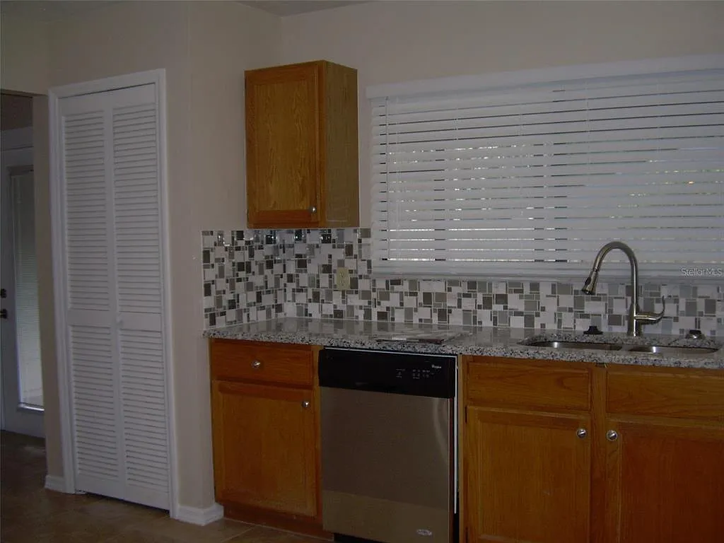 3 bed, 2.0 bath, 1532 sqft, $2,095 — Photo 4
