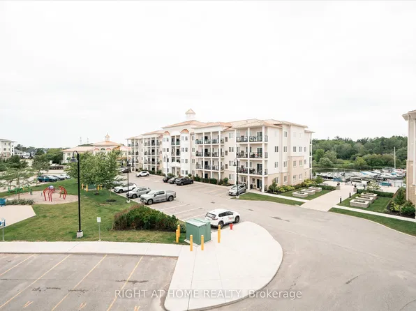 50 Lakebreeze Dr #321, Clarington, ON L1B 0V9