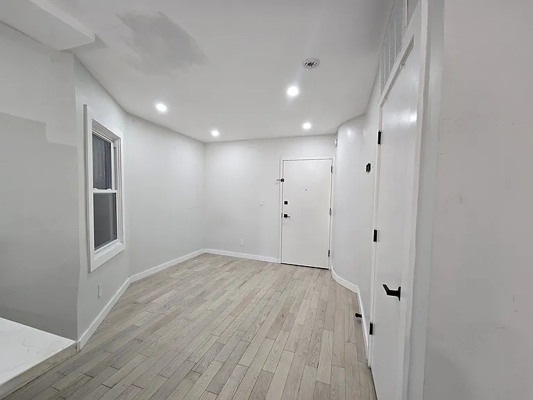 514 Orange St #3R — Photo 2