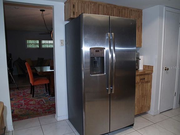 4th image of 8591 Shady Glen Dr