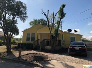 117 W Mesquite St, Seguin, TX 78155