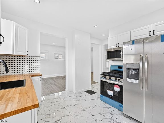 4th image of 3428 W 90th St