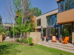 3038 W 4th St SW, Calgary, AB T2S 1X8