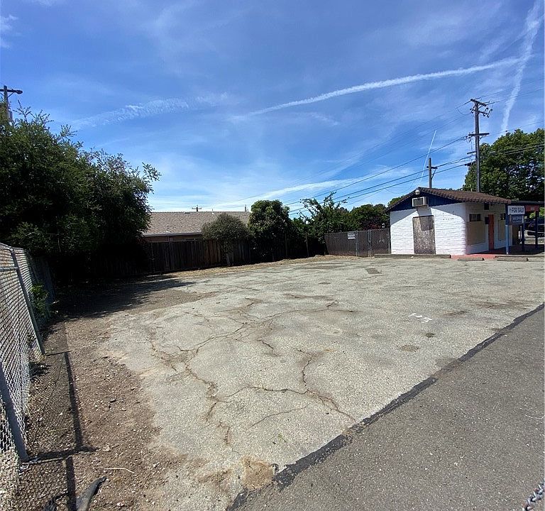 1st image of 19693 Redwood Rd