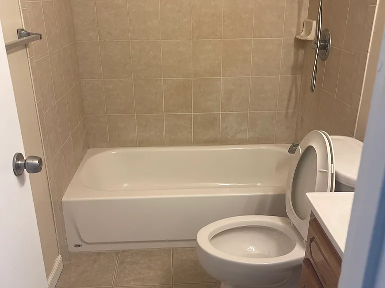 241 Plymouth Ave #4 — Photo 2
