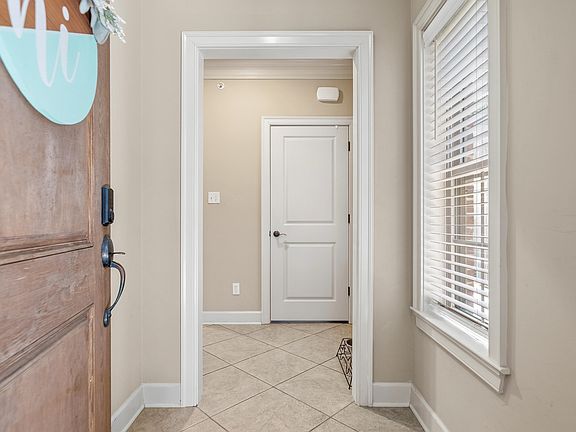 5th image of 503 Lakeland Dr APT B1