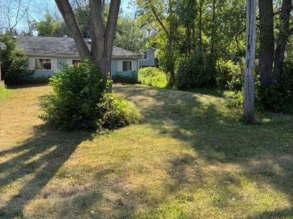 741 W County Road 28, Prince Edward County, ON K8N 4Z7