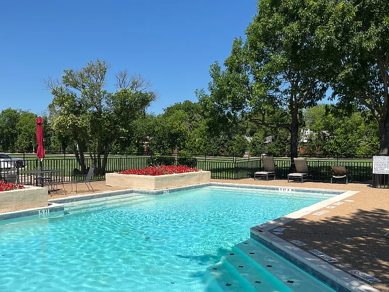 3929 Dover Dr #3929D — Photo 3