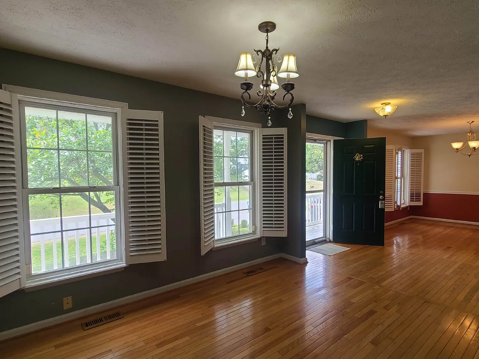 4 bed, 3.5 bath, 3122 sqft, $2,900 — Photo 3