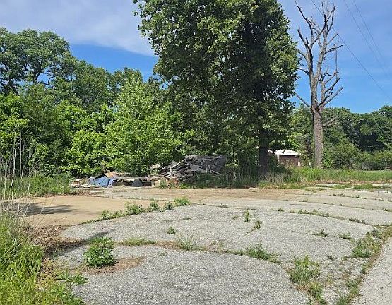 2nd image of 178 Sunnywood St