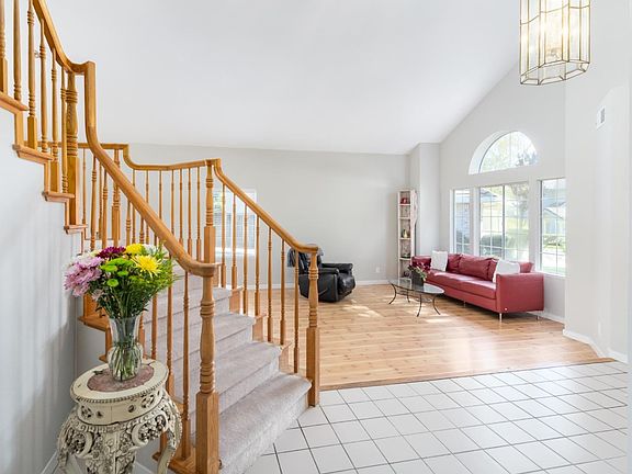 4th image of 213 Bordeaux Ln