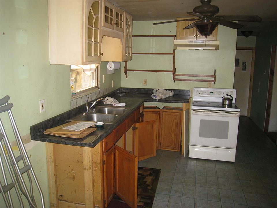 2nd image of 455 Manchester Rd