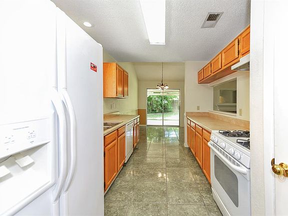 5th image of 6123 Henniker Dr