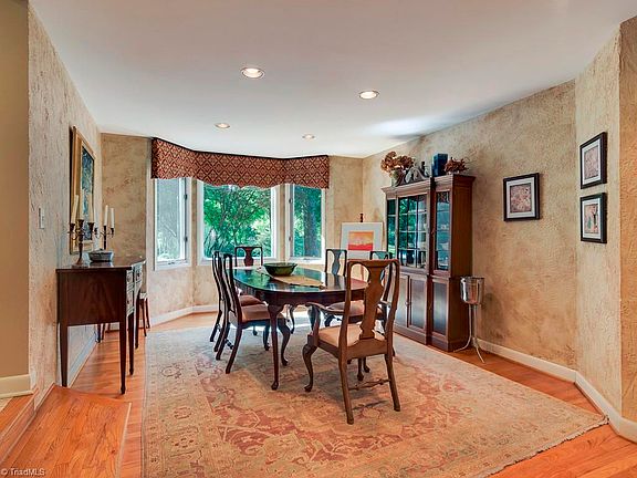 5th image of 2920 Crossfield Dr